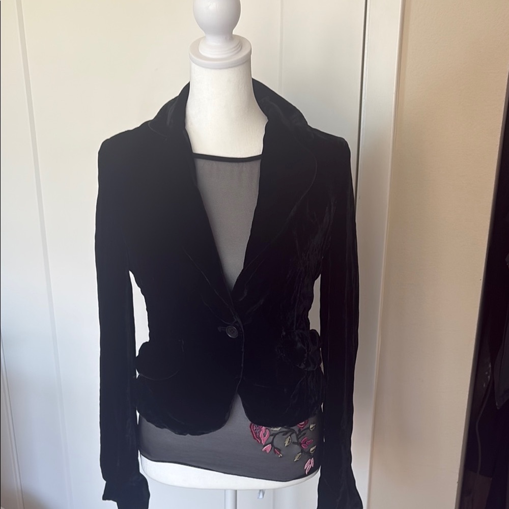 BCBGMaxAzria Black Blazer Tailored Suit Jacket. Y2K velvet